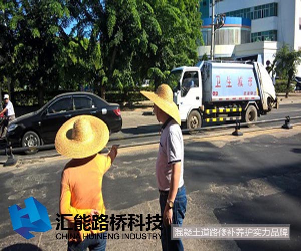 水泥路面裂縫，用SC型修補料.jpg