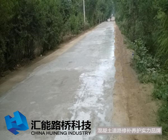 水泥路面出現(xiàn)蜂窩麻面是什么原因,該如何進(jìn)行修補(bǔ)
